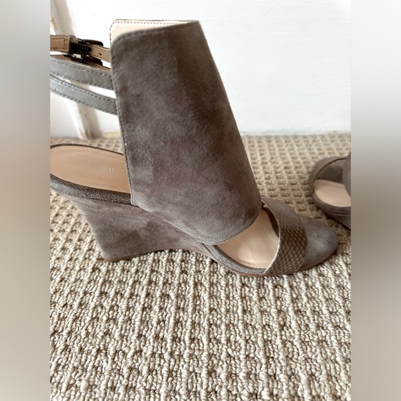 Suede wedge Nine West sandals circa 2012 - Picture 5 of 13